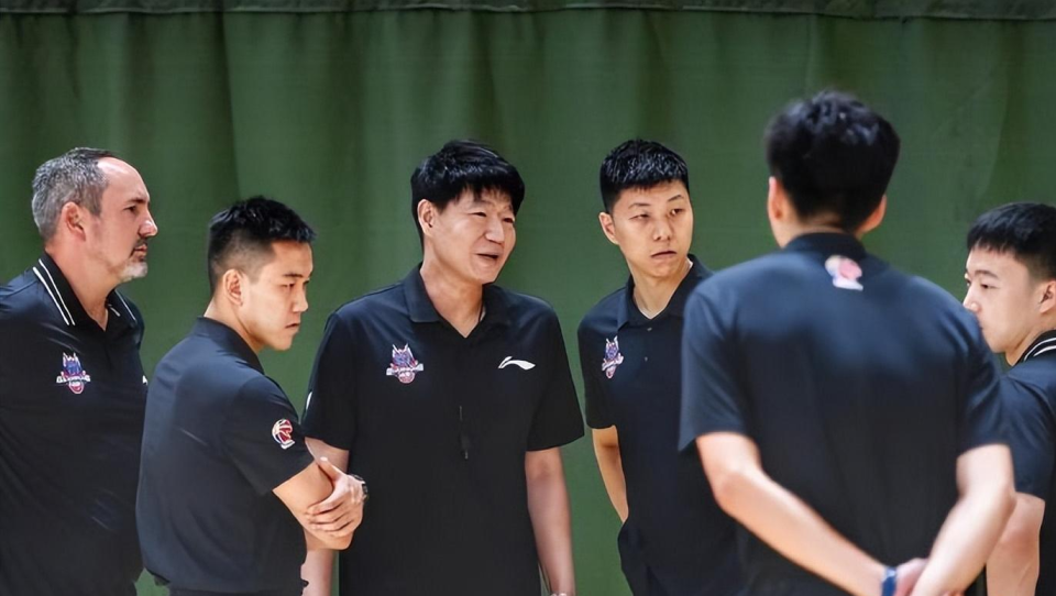 日开启夏季, 参加传统体 日开启夏季, 参加传统体