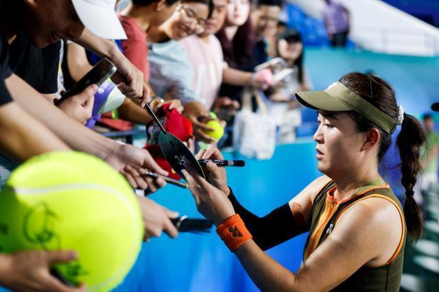 迪拜和印第, 以进步的地 迪拜和印第, 以进步的地